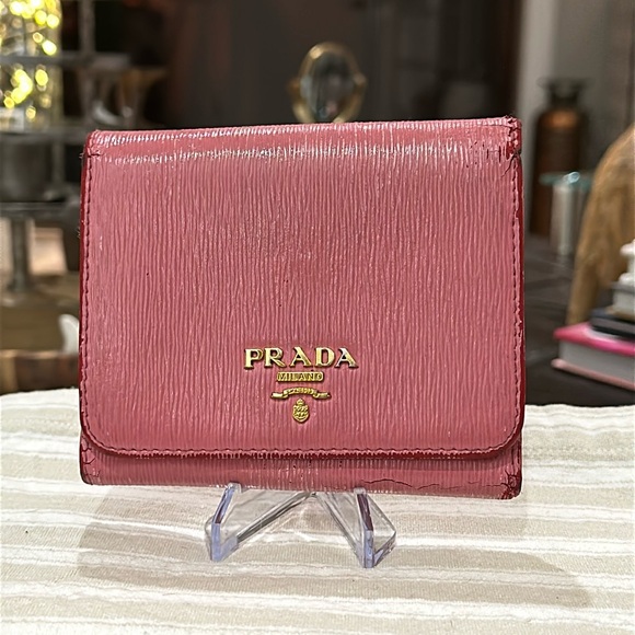 Authentic Prada Vitello Move Bi-Color Tri-Fold Compact Wallet in Petalo & Peonia - Picture 2 of 16